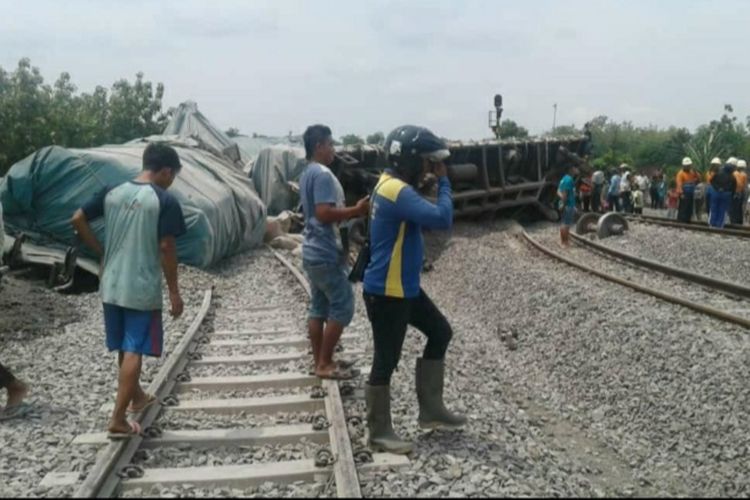 Kereta barang angkut semen anjlok di Blora, Jawa Tengah. (Foto: Netizen)