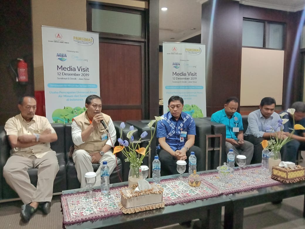 Danone AQUA dan Water.org gandeng Bank UMKM untuk memberi kredit mikro pada masyarakat pedesaan di Jatim untuk mendapatkan akses air bersih dan santiasi. (Foto: Faiq/Ngopibareng.id)