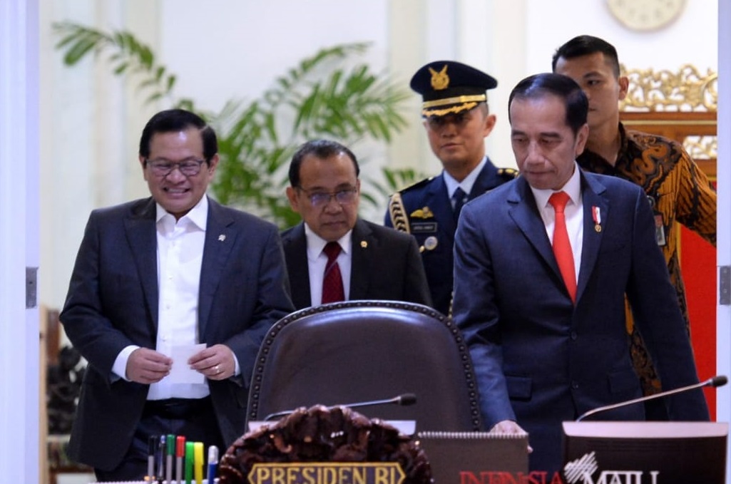 Presiden pada rapat kabinet terbatas untuk hadapi Natal dan tahun baru. (Foto: Setpres)