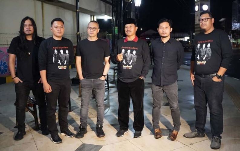 Andra and the Backbone bersama Wali Kota Madiun, Maidi. (Foto: Instagram)