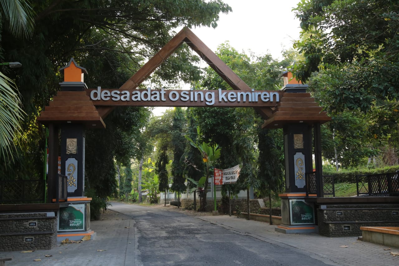 Gapura Desa Wisata Adat Kemiren. (foto : Istimewa)