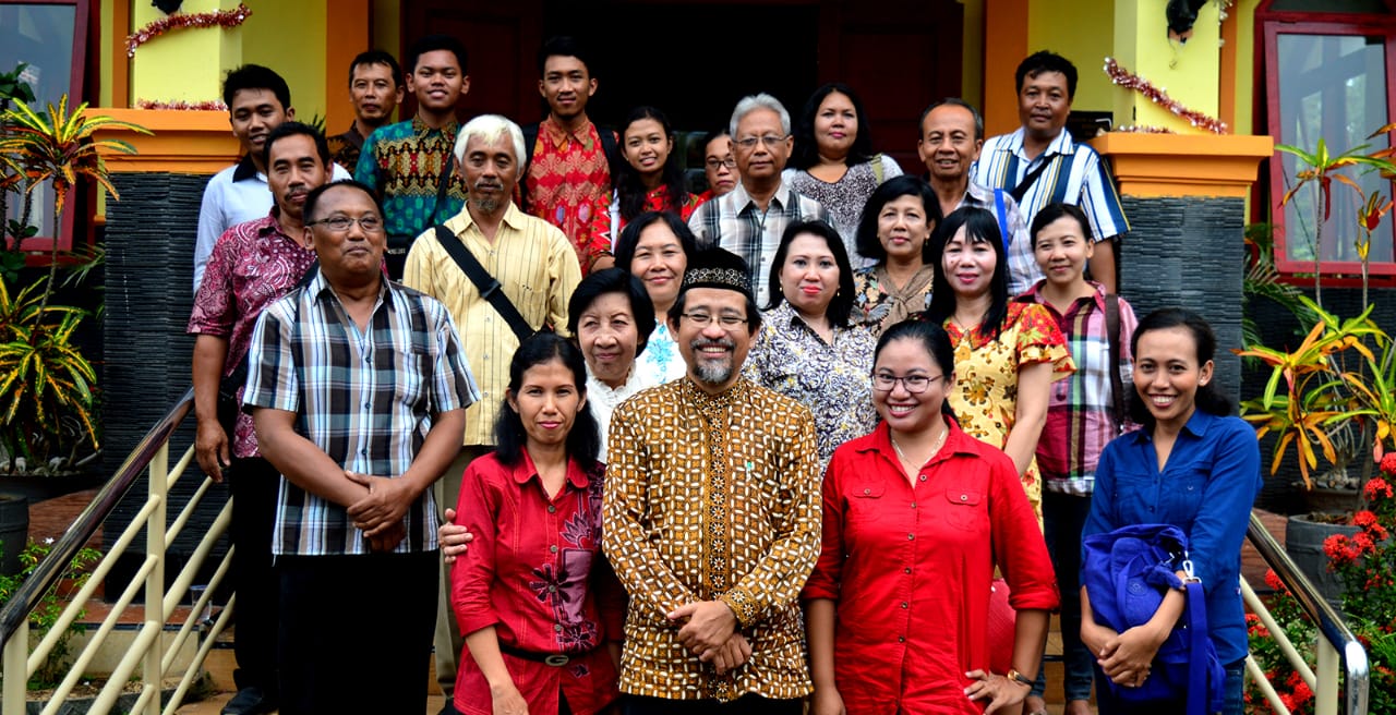 Pendeta Chrysta Andrea bersama Jemaat Aditoya (Foto: Istimewa)