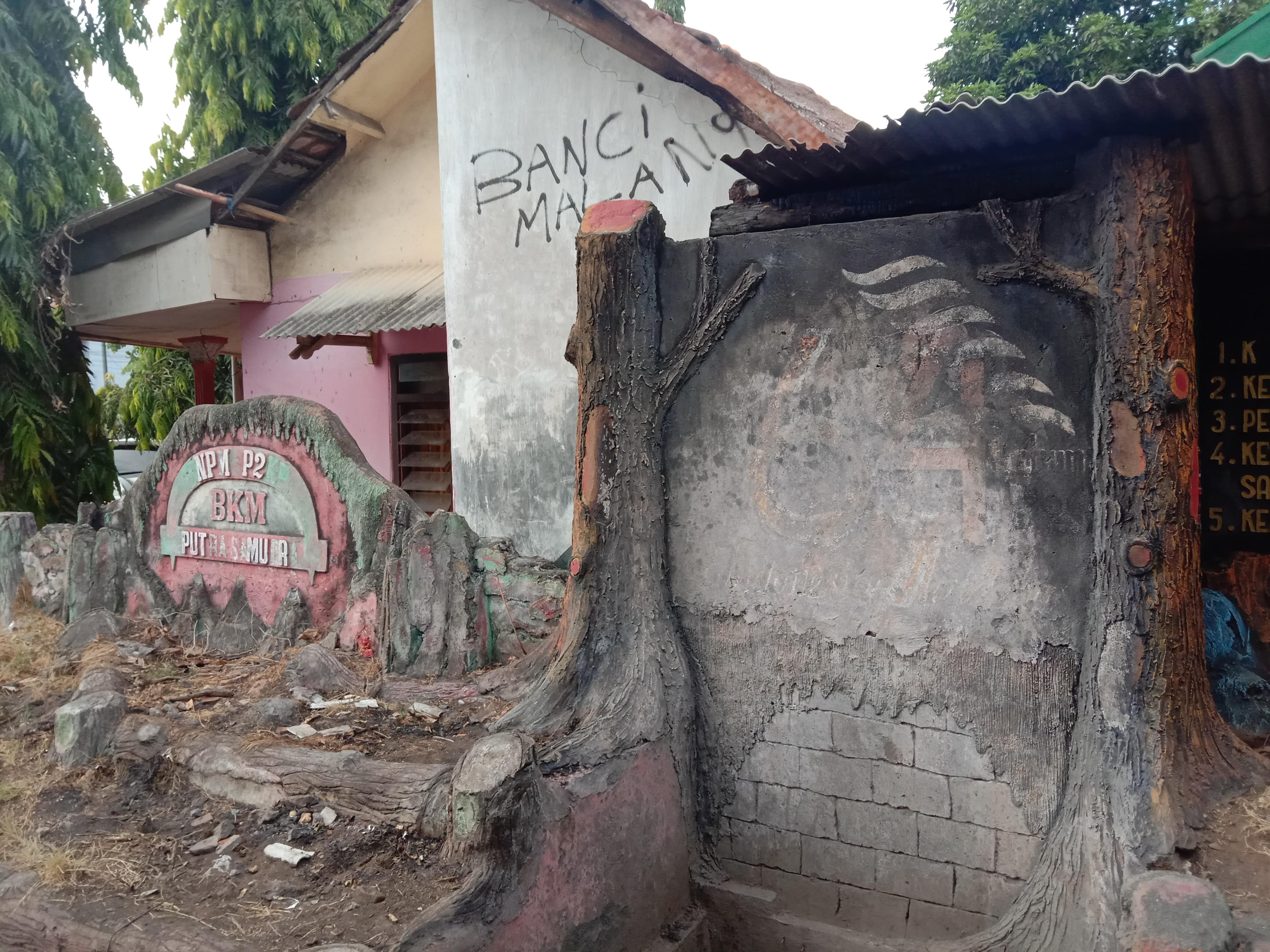 Titik kejadian api yang disebabkan oknum bakar-bakar sampah di Jalan Ikan Tengiri, Kelurahan Mayangan, Kota Probolinggo. (Foto: Faiq/ngopibareng.id)