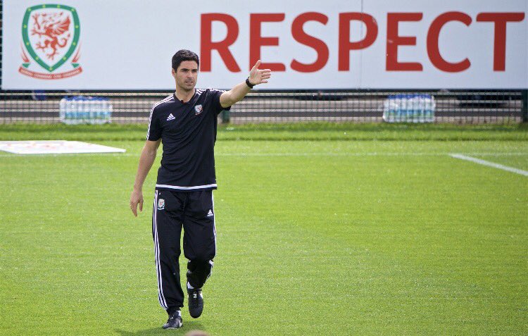 Arsenal yakin Mikel Arteta akan menerima tawaran mereka mengisi pos pelatih yang lowong. (Foto: Twitter/@m8arteta)