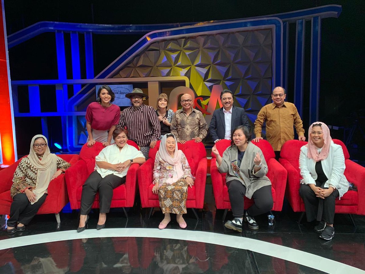 Ny Sinta Nuriyah dan keluarga KH Abdurrahman Wahid pada suatu acara di stasiun televisi di Jakarta. (Foto; Istimewa)