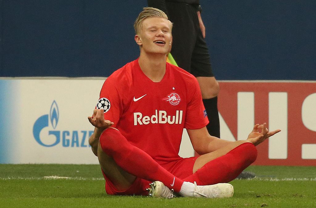 Erling Halaan terancam batal berlabuh di Manchester United karena pengaruh Mino Raiola. (Foto: Twitter/@RedBullSalzburg)