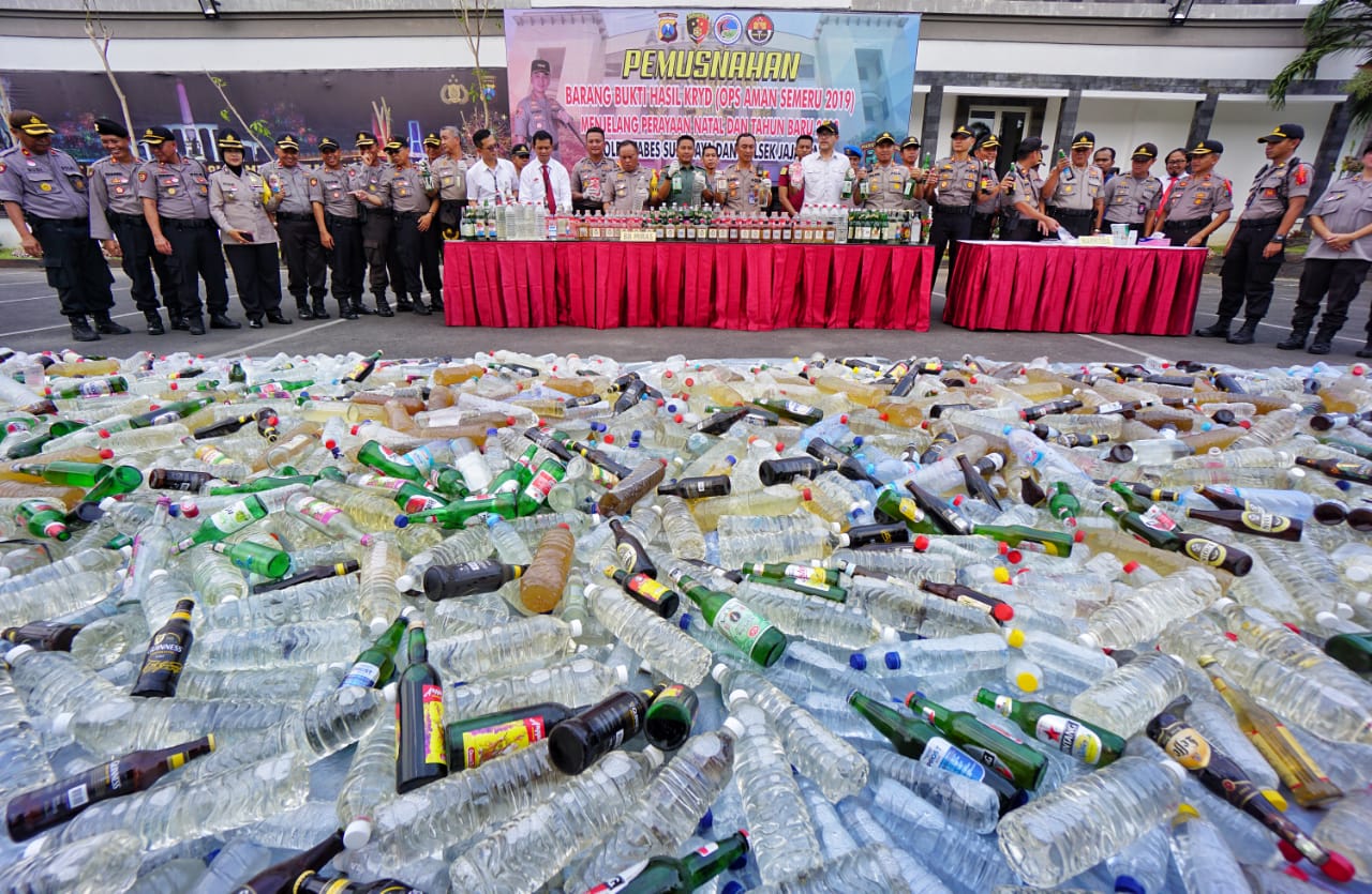 Gelar hasil Operasi Aman Semeru 2019 di halaman Mapolrestabes Surabaya, Kamis 19 Desember 2019. (Foto: Faiq/ngopibareng.id)