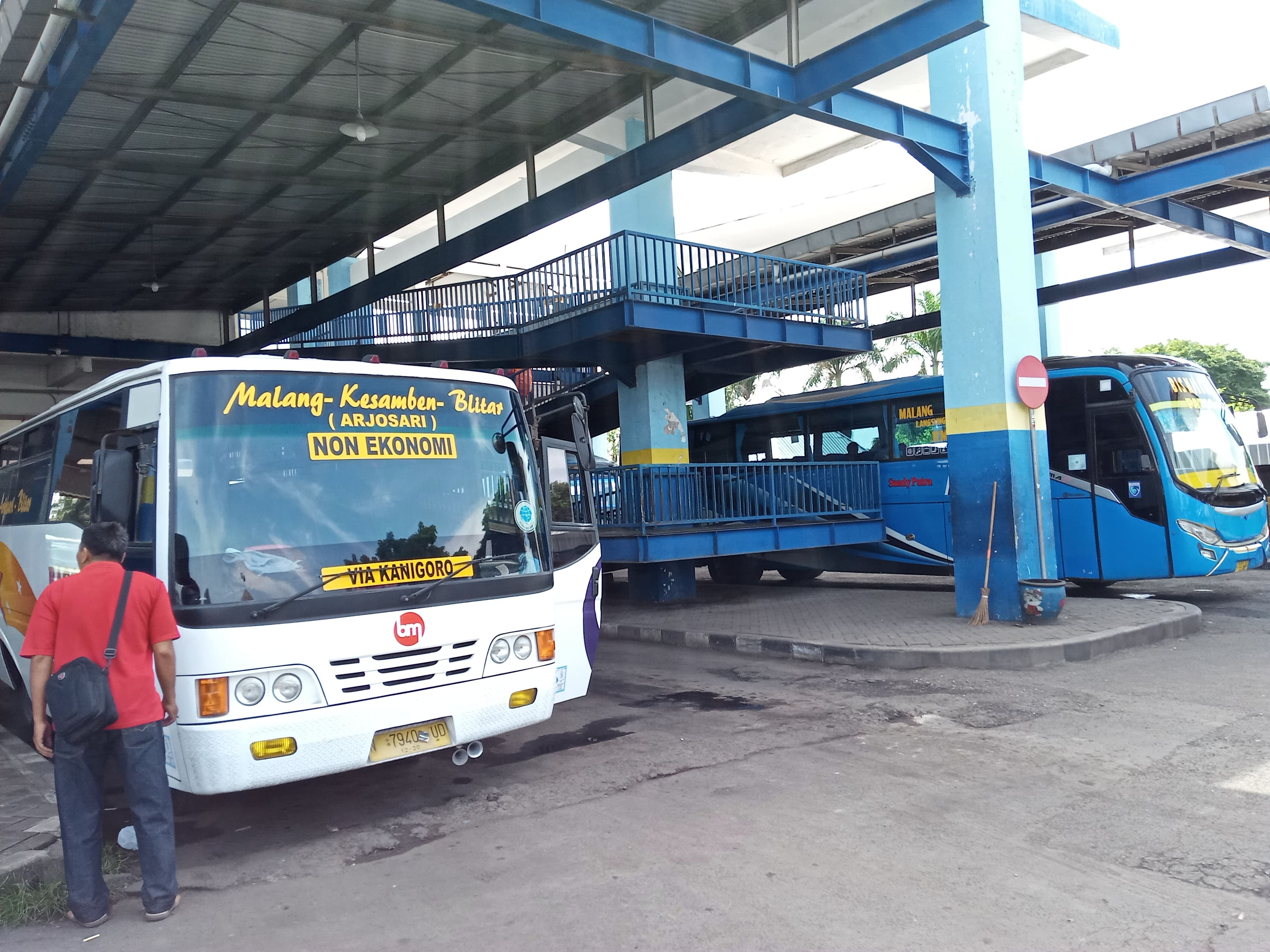 Armada bus yang ada di Terminal Arjosari, Kota Malang. (Foto: Theo/ngopibareng.id)