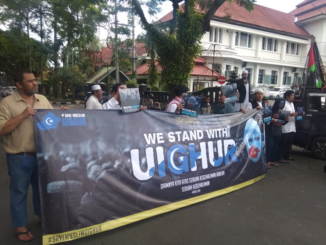 Massa aksi dari Jama'ah Ansharusy Syari'ah saat menggelar aksi solidaritas di Balai Kota Malang (dok: foto istimewa)