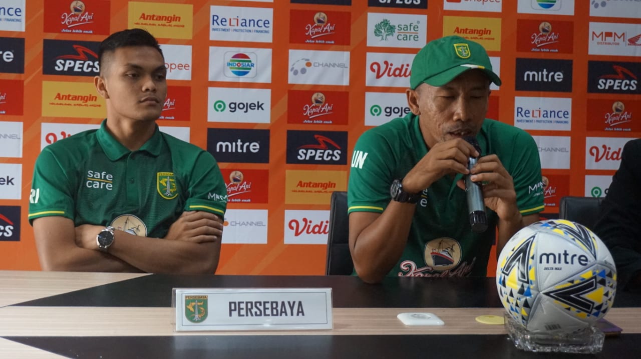 Direktur Teknik Persebaya, Uston Nawawi bersama Rahmat Irianto. (Foto: Haris/ngopibareng.id)