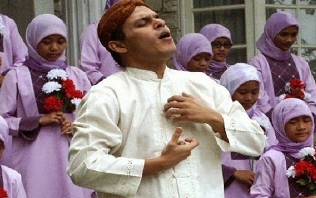 Haddad Alwi ketika melantunkan lagu Shalawat Nabi, Cinta Rasul. (Foto: Istimewa)