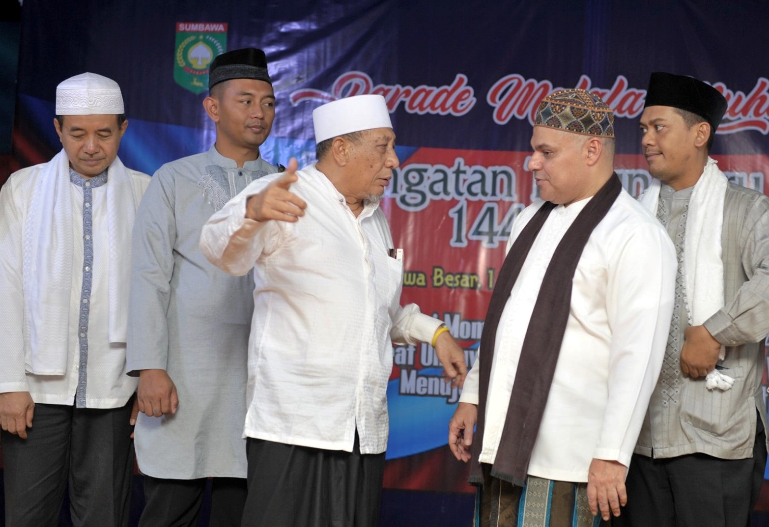 Pelantun Shalawat Nabi, Haddad Alwi, tetap menjalin tali ukhuwah. (Foto: Istimewa)