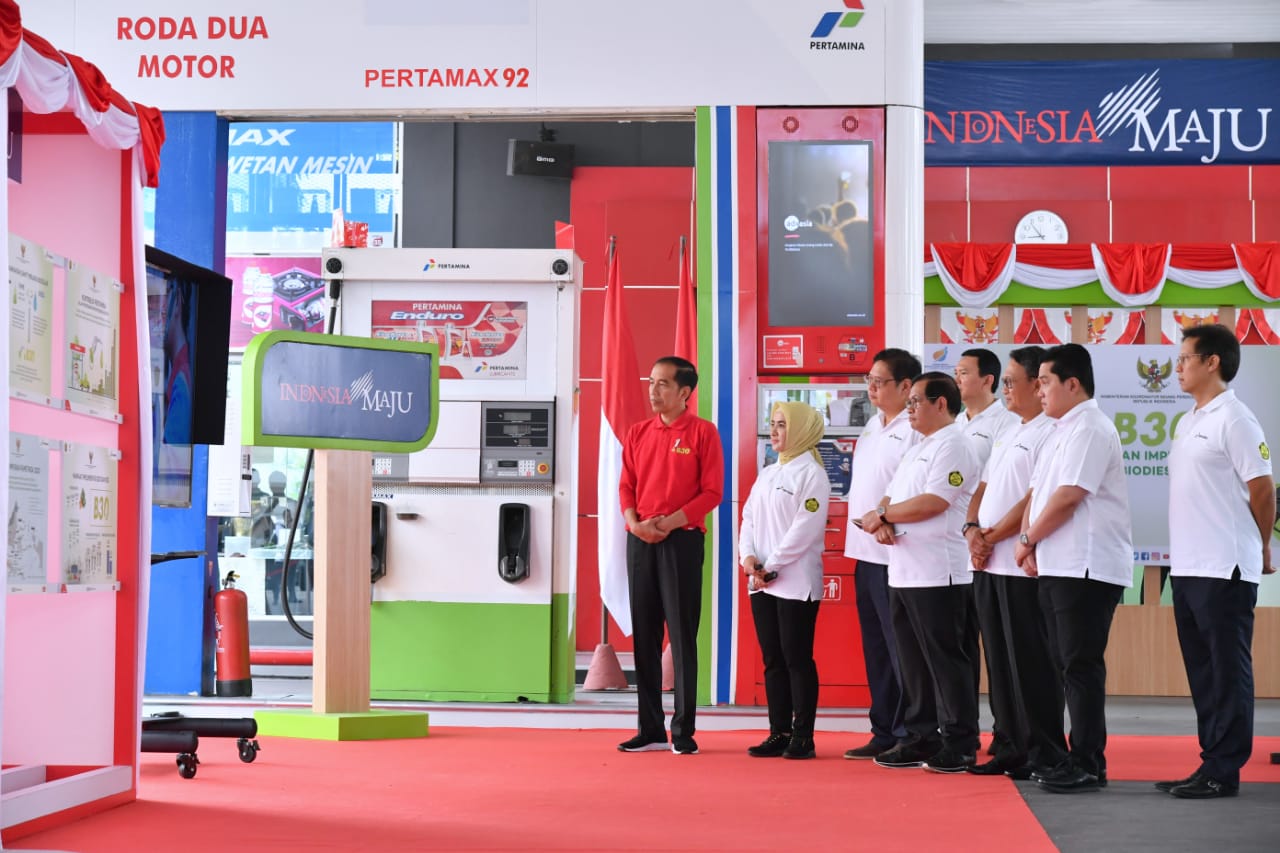 Presiden Jokowi meresmikan implementasi B30 di SPBU MT Haryono, Jakarta Selatan.(Foto: Setpres)