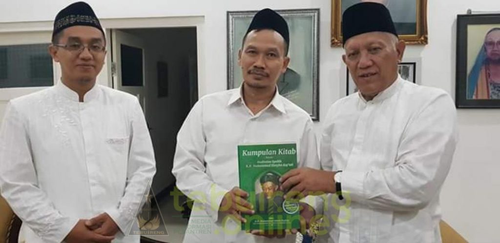 Gus Baha bersama KH Abdul Hakim Mahfudz dan KH Afifuddin Dimyathi. (Foto: Istimewa)