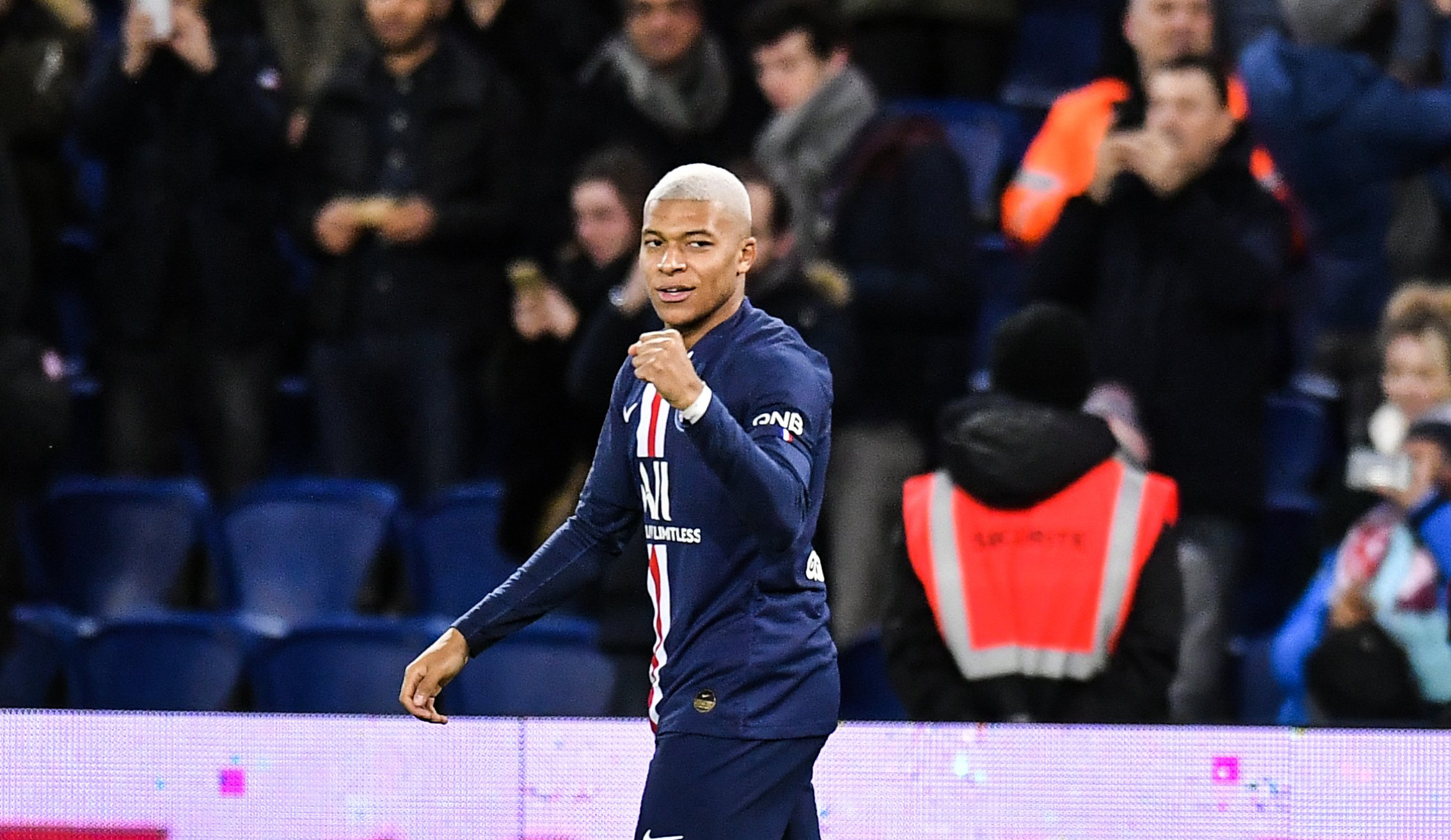 Kylian Mbappe merasa tersanjung karena ternyata Messi selalu memperhatikan perkembangannya. (Foto: Twitter/@PSG_inside)