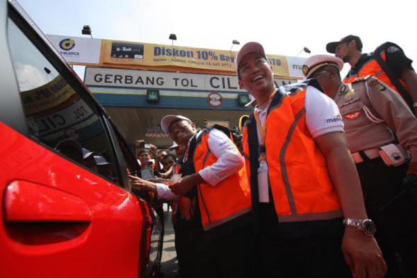 DI's Way ketika kampanye e-toll bersama Zulkifil Zaini, saat masih menjadi sesuatu dulu.