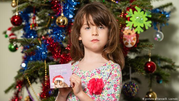 Florence Widdicombe, anak peremuan usia 6 tahun yang menemukan pesan tersembunyi dari China di kartu natal Tesco. (Foto: dw)