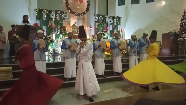 Tarian Sufi di dalam Gereja Katolik Paroki Santo Vincentius A Paulo Langsep, Kota Malang. (Foto: Theo/ngopibareng.id)