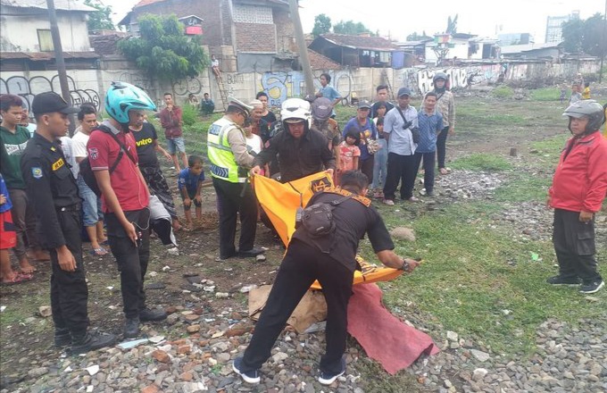 Proses evakuasi korban. (Foto: Dok. Command Center)