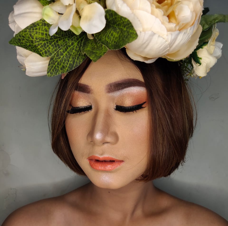 Makeup peach look yang diaplikasikan pada model. (Foto: Istimewa)