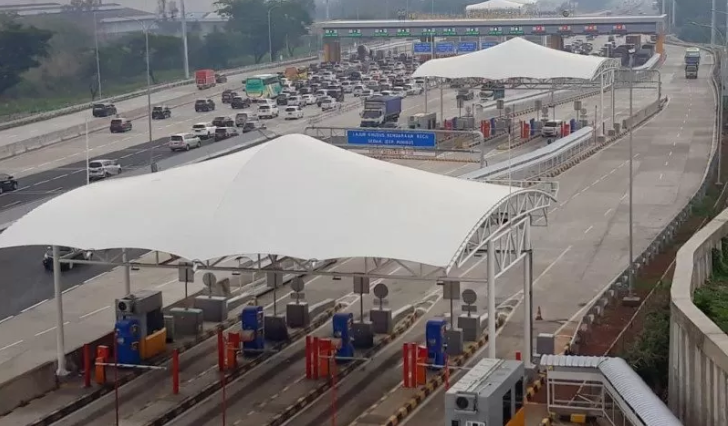 Suasana mudik Natal dan Tahun Baru di salah satu jalan tol. (Foto: Antara)