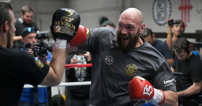 Tyson Fury berlatih keras demi kalahkan Deontay Wilder. (Foto: Twitter/@Tyson_Fury) 