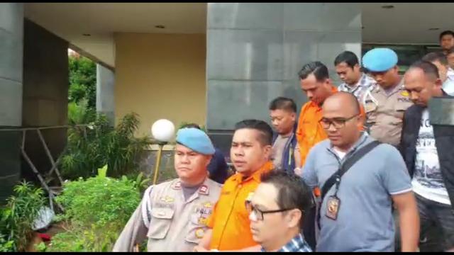 Dua pelaku penyiraman air keras terhadap penyidik Komisi Pemberantasan Korupsi Novel Baswedan. (Foto: YouTube)