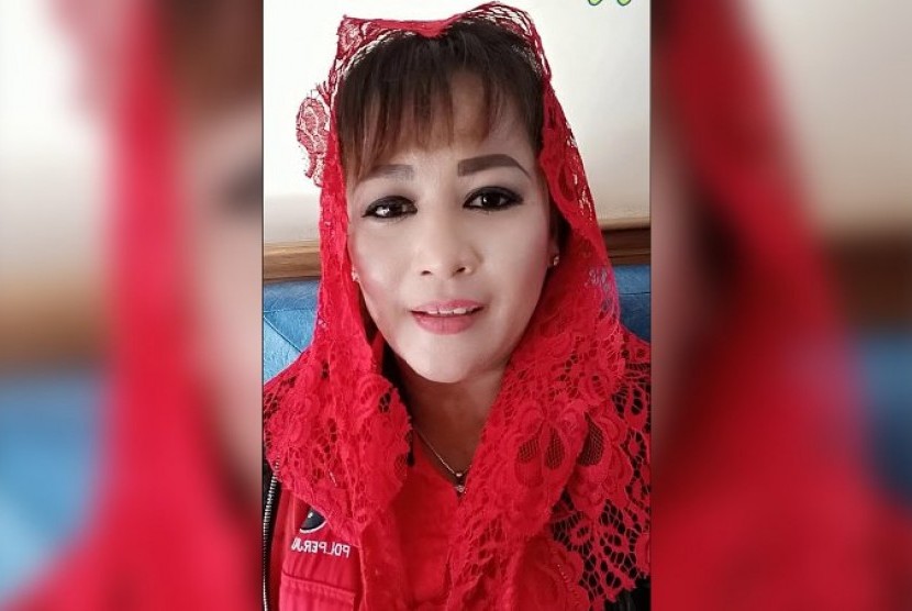 Politisi PDIP sekaligus mantan artis Dewi Tanjung. (Foto: YouTube)