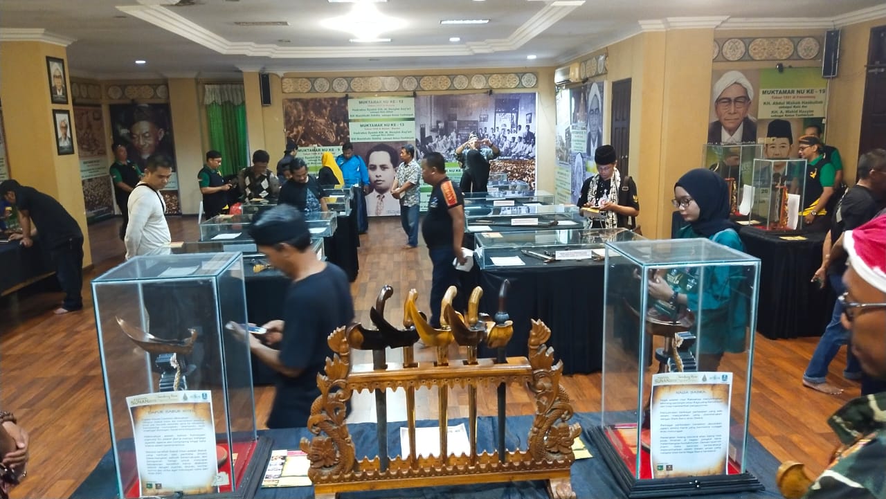 Pameran Keris dalam Festival Sunan yang digelar Lesbumi NU Jawa Timur di Surabaya. (Foto: nu for ngopibareng.id)