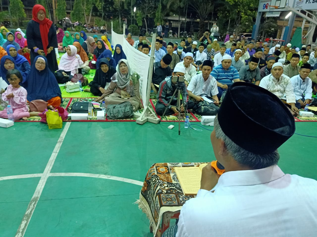 KH Marzuki Mustamar ketika menyampaikan Tausiyah di Masjid Cheng Ho Surabaya. (Foto: Istimewa)