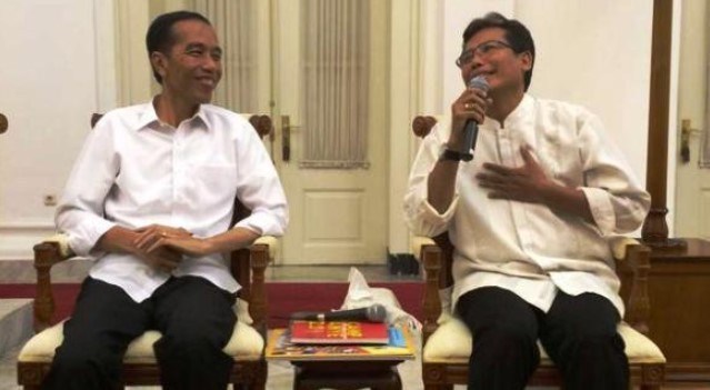 Presiden Joko Widodo bersama Juru Bicara Presiden Fajroel Rahman. (Foto: setneg) 