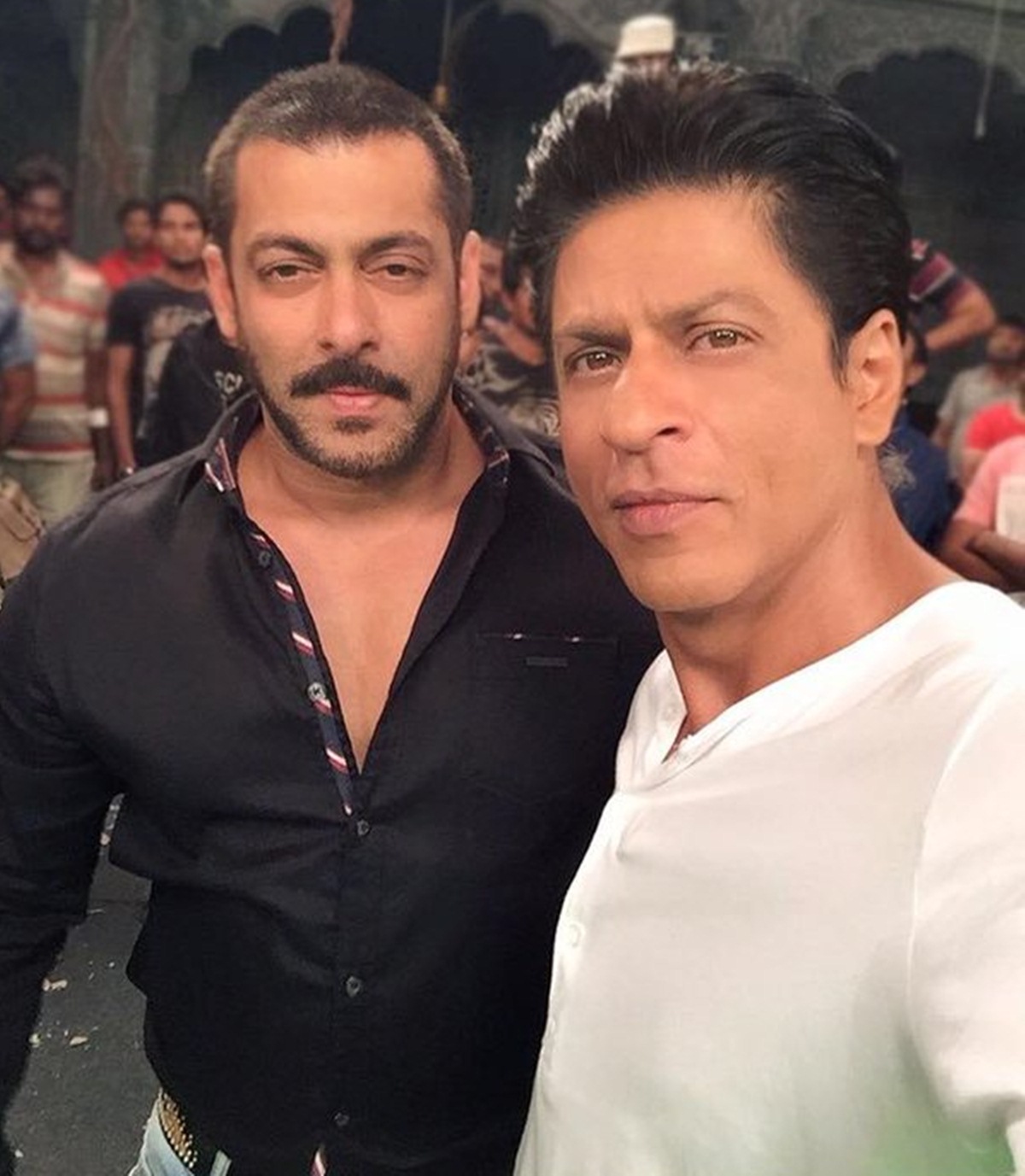 Shah Rukh Khan (kanan) selfie bersama Salman Khan. (Foto: Instagram)