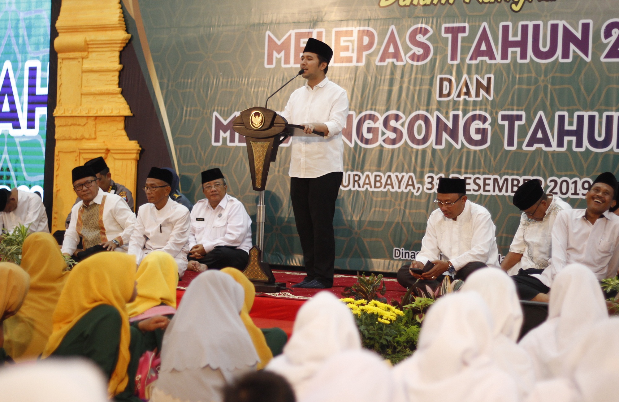 Wagub Jatim, Emil Elestianto Dardak saat memberi sambuta dalam acar doa bersama di Gedung Negara Grahadi, Surabaya, Selasa 31 Desember 2019. (Foto: Fariz/ngopibareng.id)