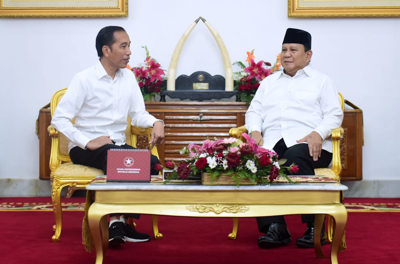 Presiden Jokowi saat bertemu Menteri Pertahanan Prabowo Subianto di Gedung Agung Istana Kepresidenan Yogyakarta, Rabu, 1 Januari 2020. (Foto: Setpres)