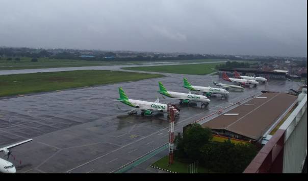 Kondisi Bandara Halim Perdanakusuma saat banjir. (foto: istimewa)