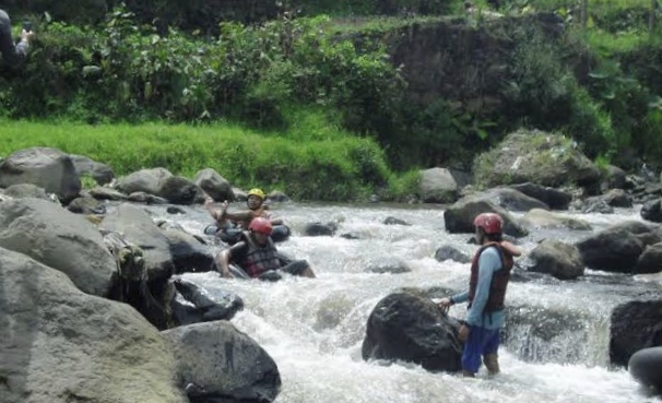 Tempat rafting di Kampoeng Goenoeng Batu.