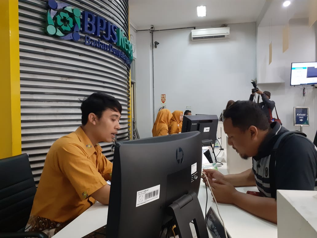 Suasana pelayanan di BPJS Kesehatan Cabang Malang (Foto: Theo/ngopibareng.id)