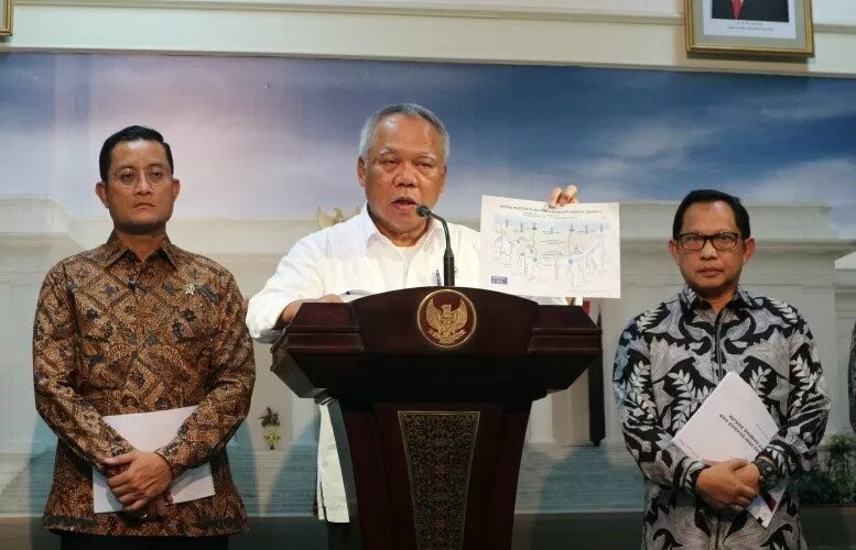 Menteri PUPR memberikan keterangan pers usai rapat terbatas dengan Presiden Jokowi di Istana, Jumat, 3 Januari 2019. (Foto: Ant)