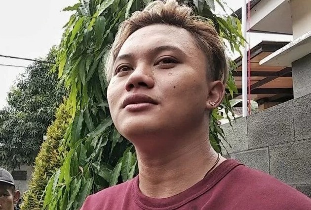 Rizky Febrian  hadir di rumah duka di Jalan Neptunus, Kota Bandung, Sabtu, 4 Januari 2020. (Foto: Ant)