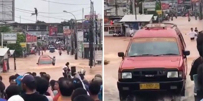 Angkot K02 jurusan Bekasi-Pondok Gede itu menerobos banjir. (Foto: Twitter @rahmanalmuzakii)