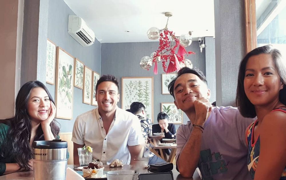 Pasangan DJ Dipha Barus dan Vanessa Budihardja bersama pasangan Raissa dan Hamish Daud. (Foto: Instagram)