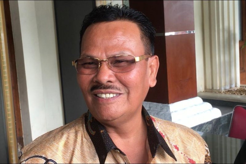 Anggota Kompolnas, Yotje Mende saat memberi keterangan kepada media terkait kasus Novel Baswedan usai bertemu Menkopolhukam, Mahfud MD, Senin 6 Januari 2019. (Foto: Antara)