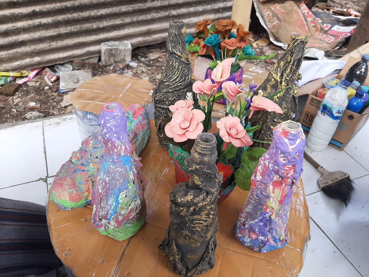 Kerajinan dari limbah popok buatan Dul (Foto:istimewa)