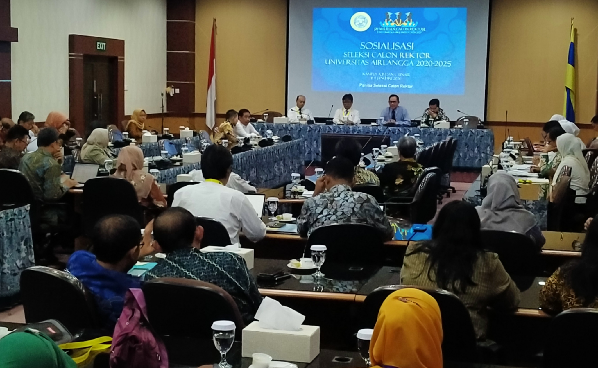 Panitia melaksanakan sosialisasi tahapan pemilihan rektor Unair  di Gedung Rektorat Unair, Surabaya, Senin 6 Januari 2020. (Foto: Fariz/ngopibareng.id)