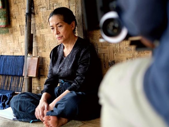 Artis senior Widyawati dalam perannya sebagai Misnah di film Ambu. (Foto: Instagram Skytree Picture)