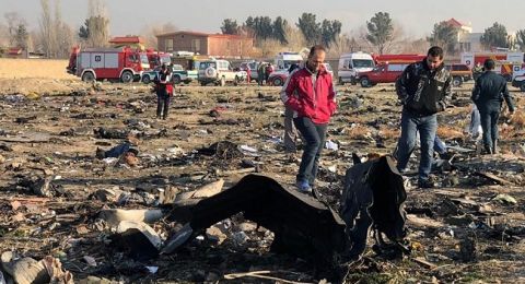 Puing-puing pesawat Boeing 737-800 Ukraine International Airlines. (Foto: REUTERS)