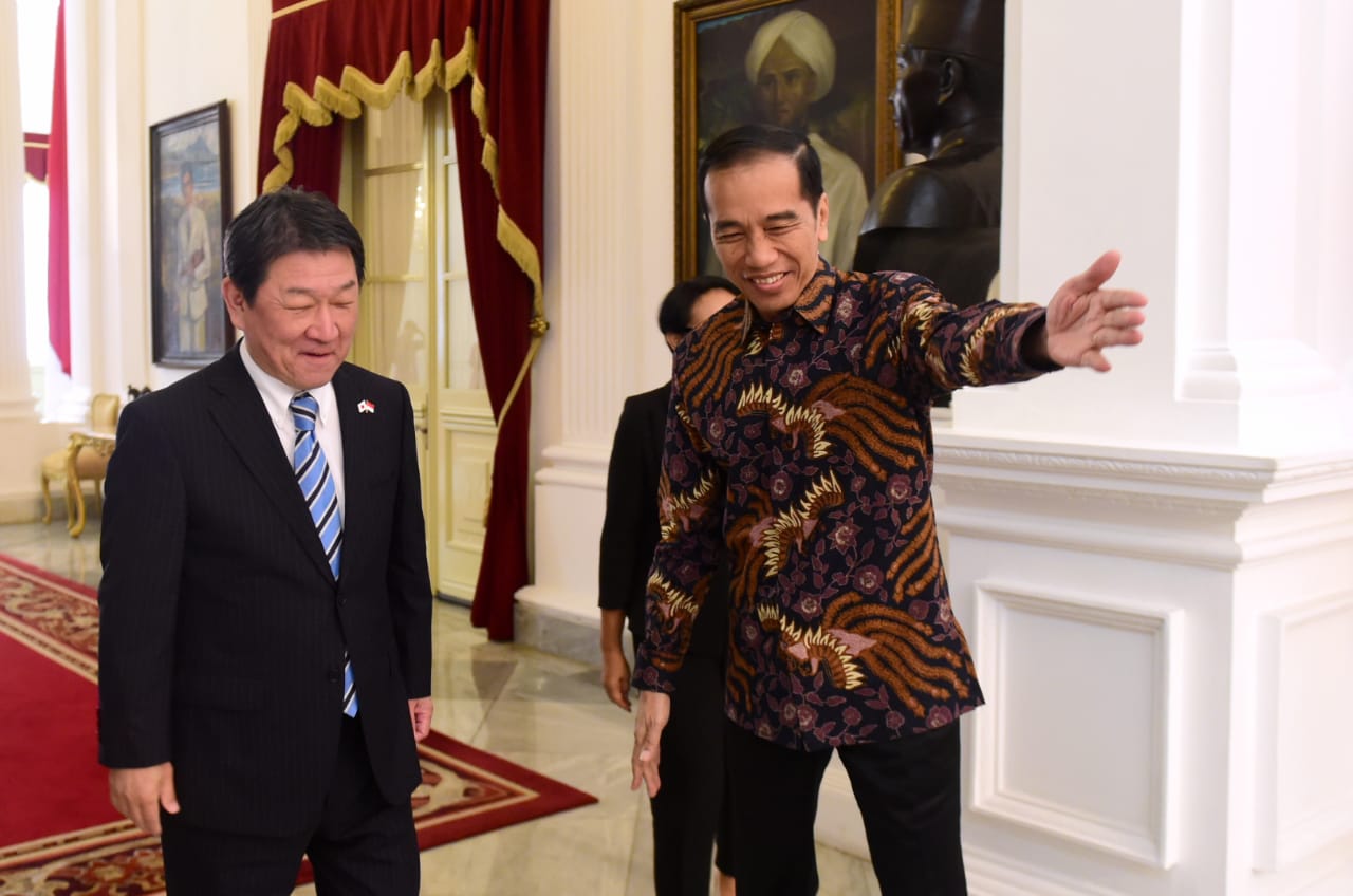 Presiden Joko Widodo menerima kunjungan kehormatan Menteri Luar Negeri Jepang, Motegi Toshimitsu di Istana Merdeka, Jumat 10 Januari 2020. (Foto: BPMI Setpres)