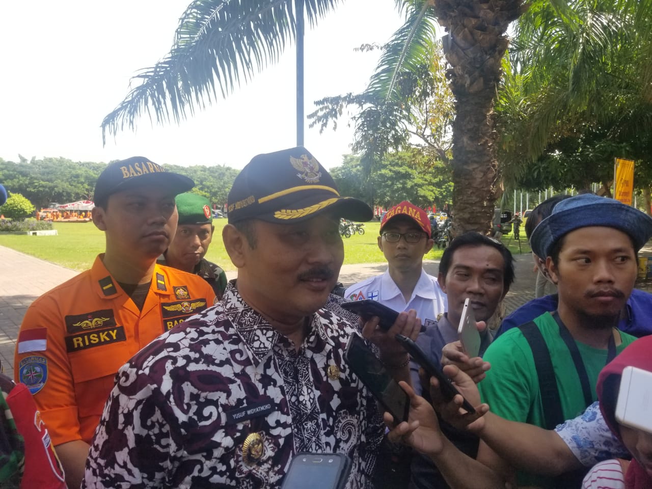 Wakil Bupati Banyuwangi Yusuf Widyatmoko saat memberikan keterangan kepada wartawan. (Foto: Hujaini/ngopibareng.id)