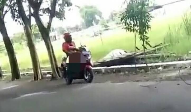 Polisi selidiki seorang pria onani di atas NMAX. (Foto: istimewa)