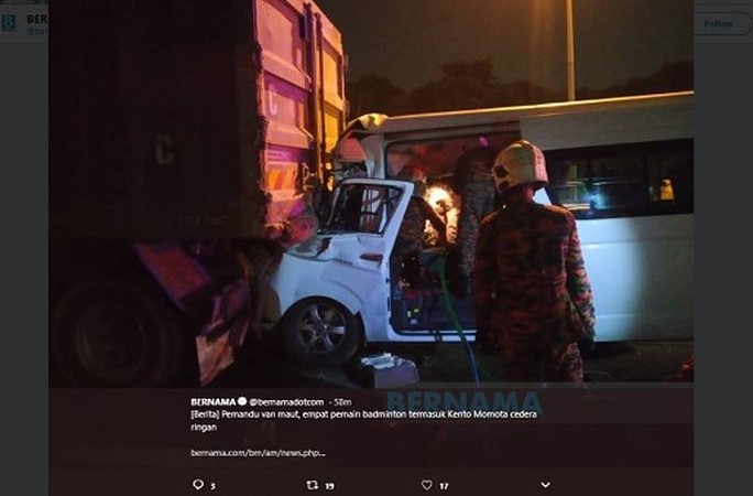 Kondisi mobil yang ditumpangi Kento Momota alami kecelakaan saat hendak menuju bandara. (Foto: Twitter @bernama.com)